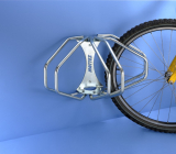Stenový držiak pre 3 bicykle.